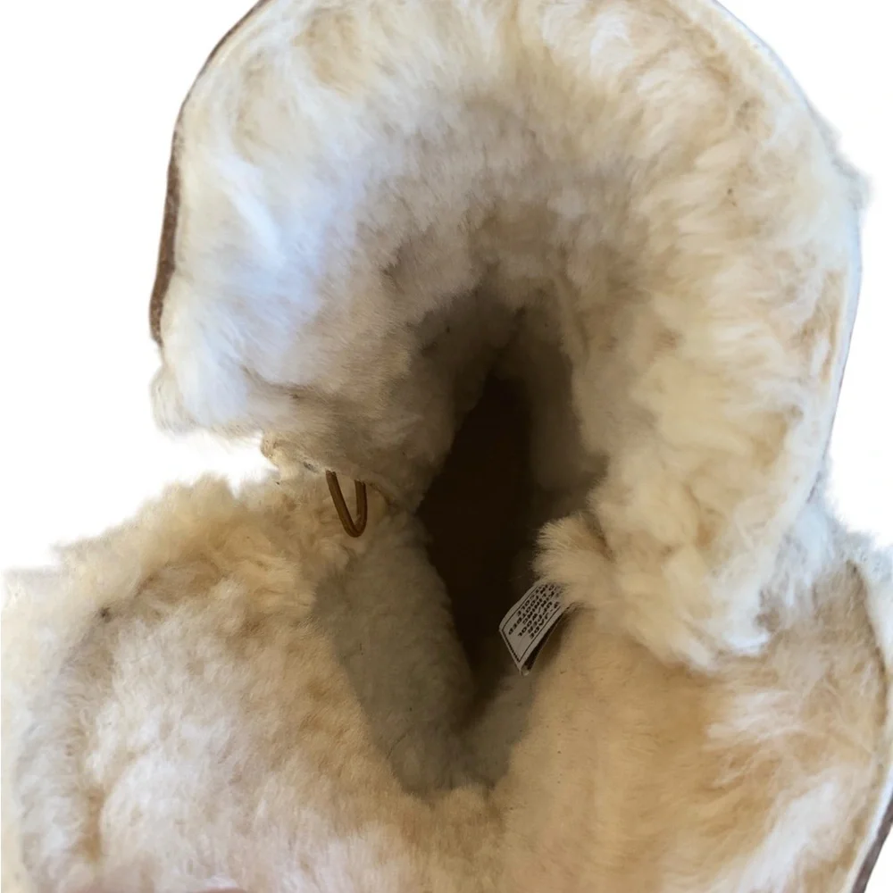 Bearpaw Jade Brown Suede Upper Sheepskin Wool Lined Toggle closure Winter Boots